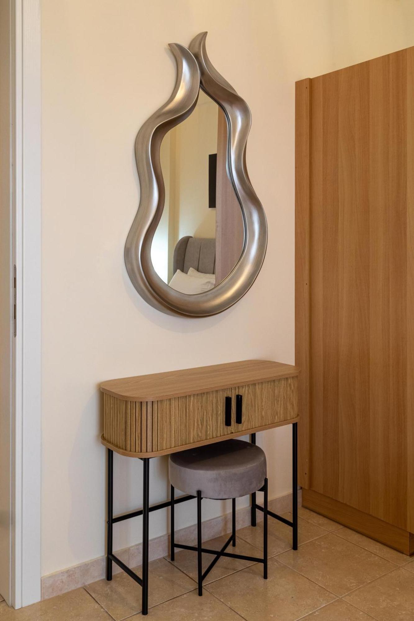 טולון Iliana Apartments מראה חיצוני תמונה
